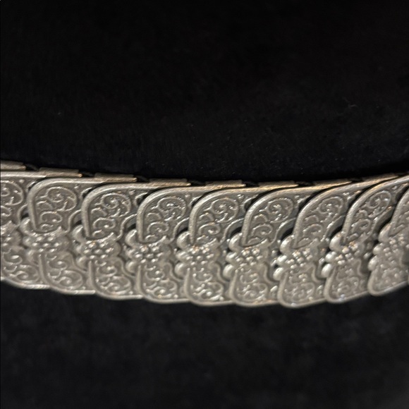 Elegant Floral Buckle Belts - Brown and Black - Picture 8 of 10